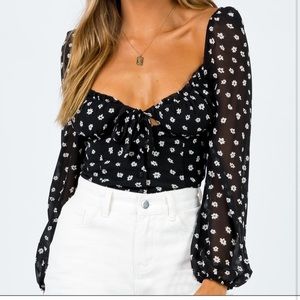 NWT Princess polly Camina floral top